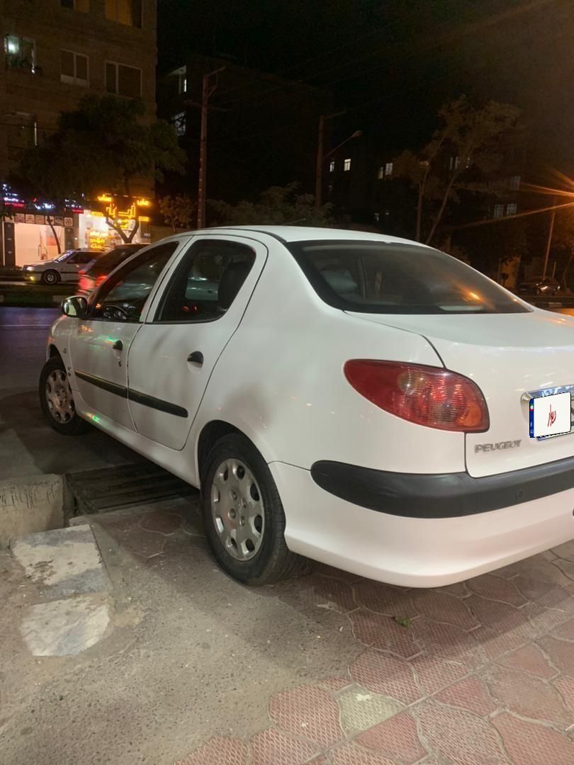 پژو ۲۰۶ صندوق دار v8 - 1396