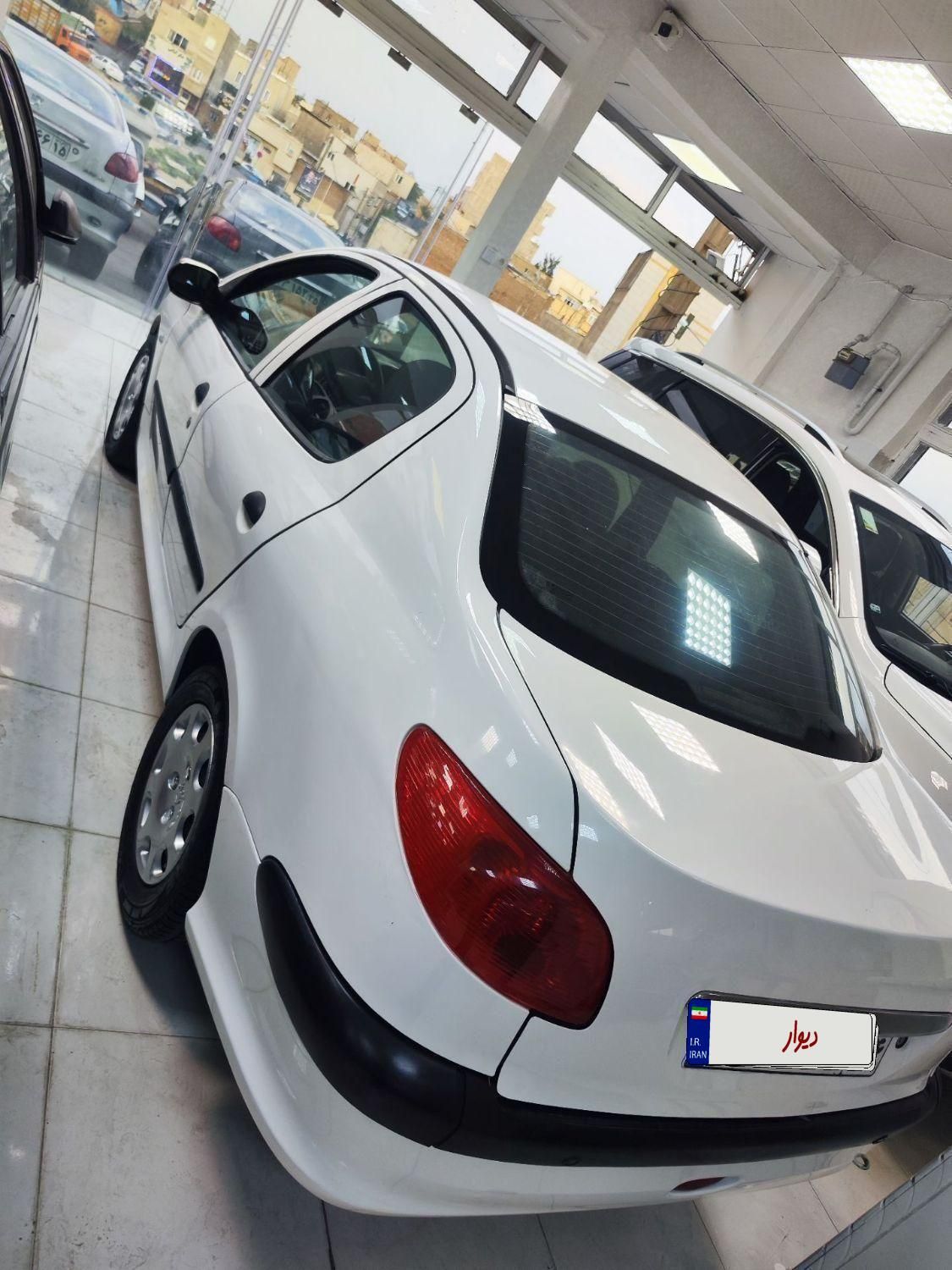 پژو ۲۰۶ صندوق دار v8 - 1393