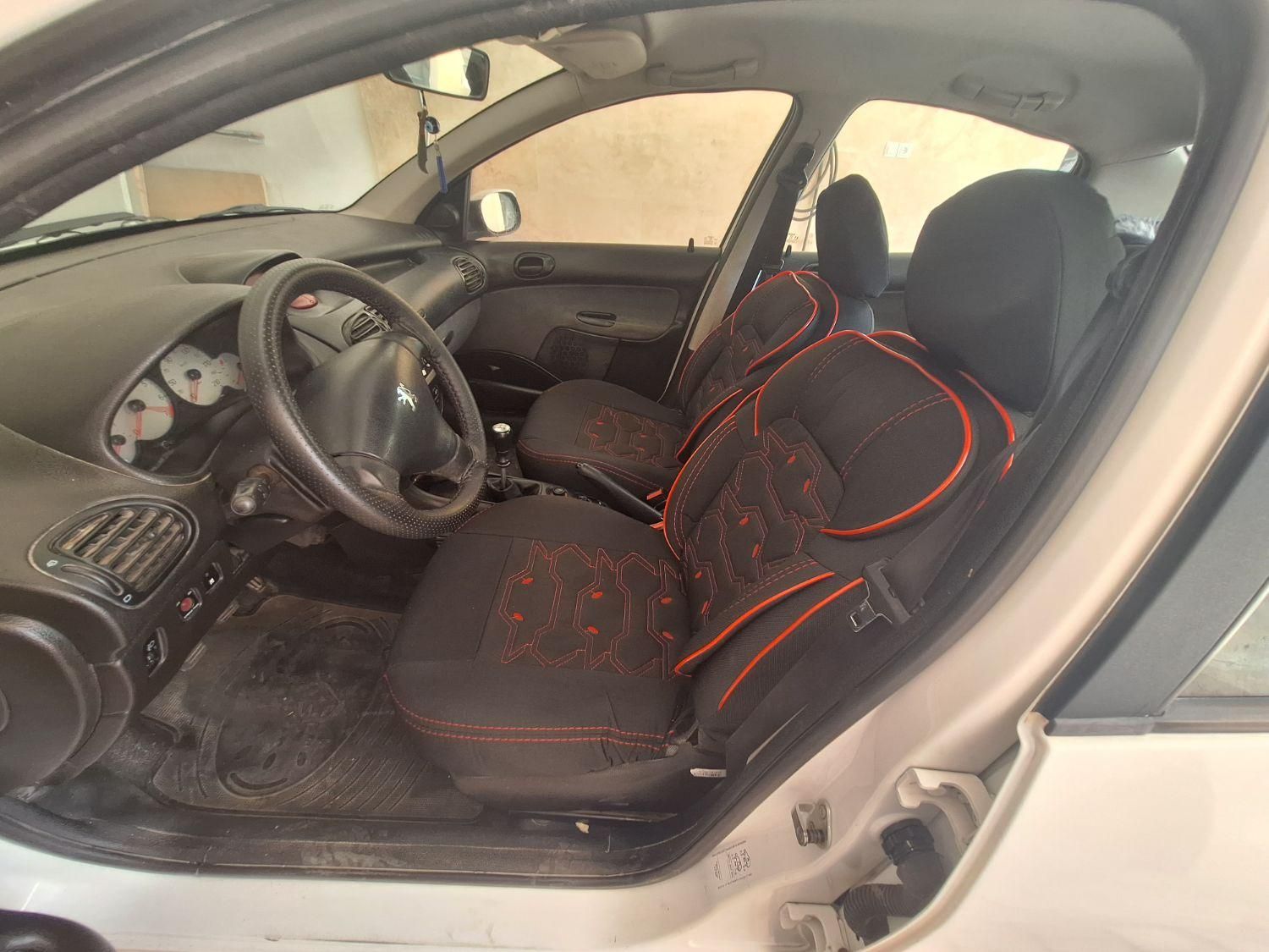 پژو ۲۰۶ صندوق دار v8 - 1393