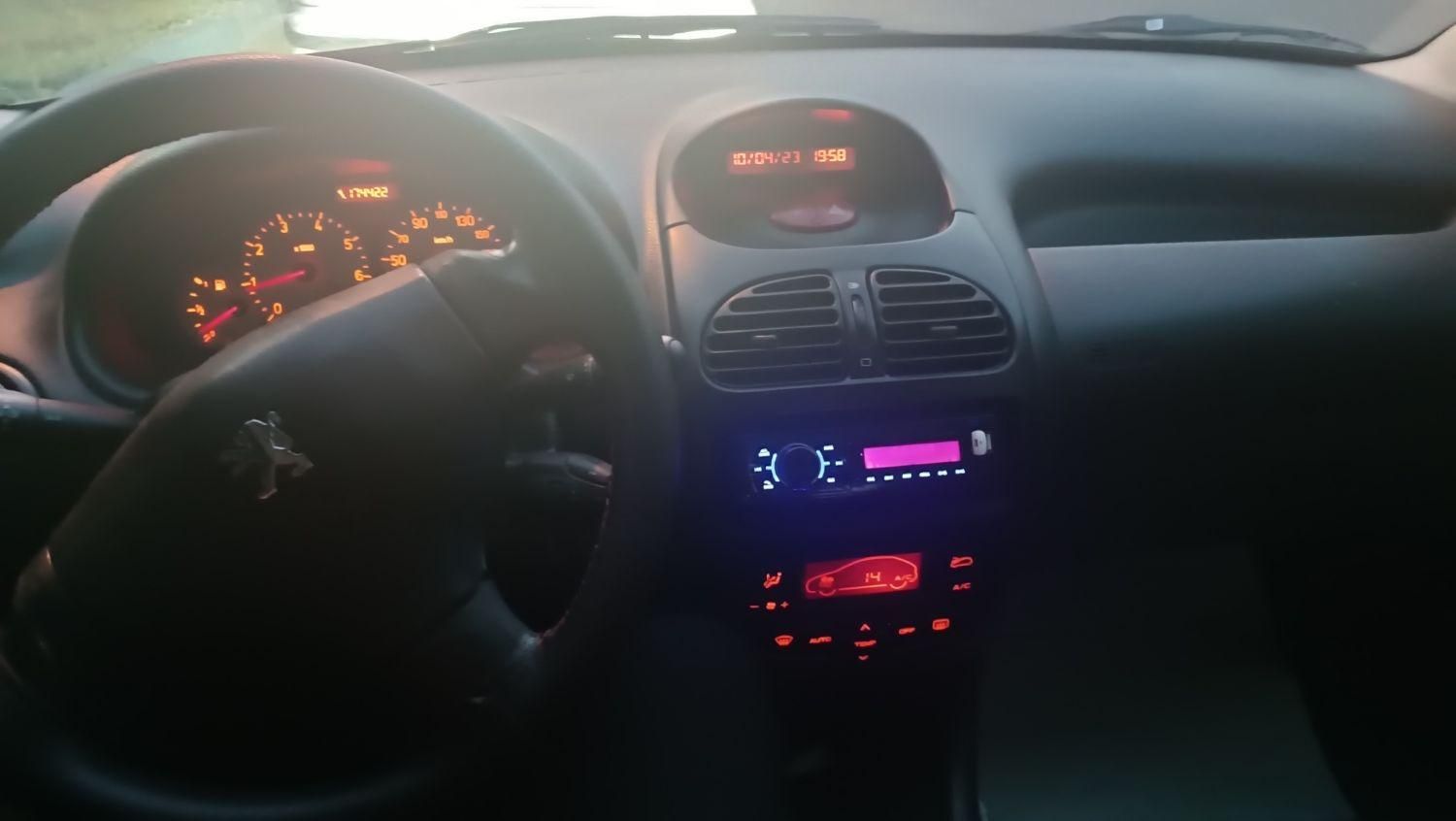 پژو ۲۰۶ صندوق دار v8 - 1391