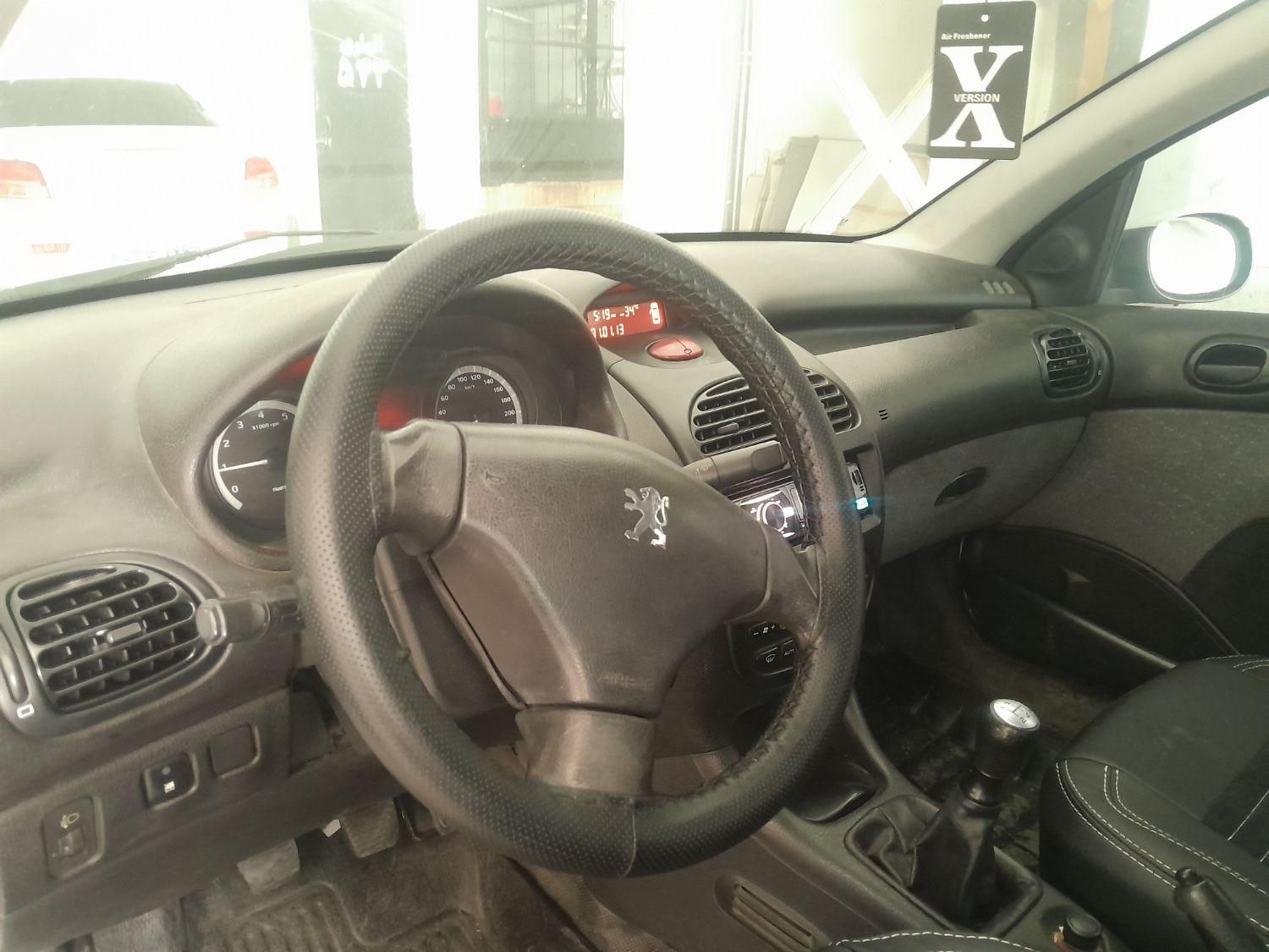 پژو ۲۰۶ صندوق دار v8 - 1392
