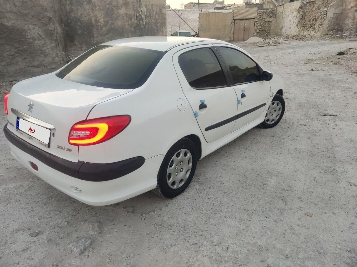 پژو ۲۰۶ صندوق دار v8 - 1389