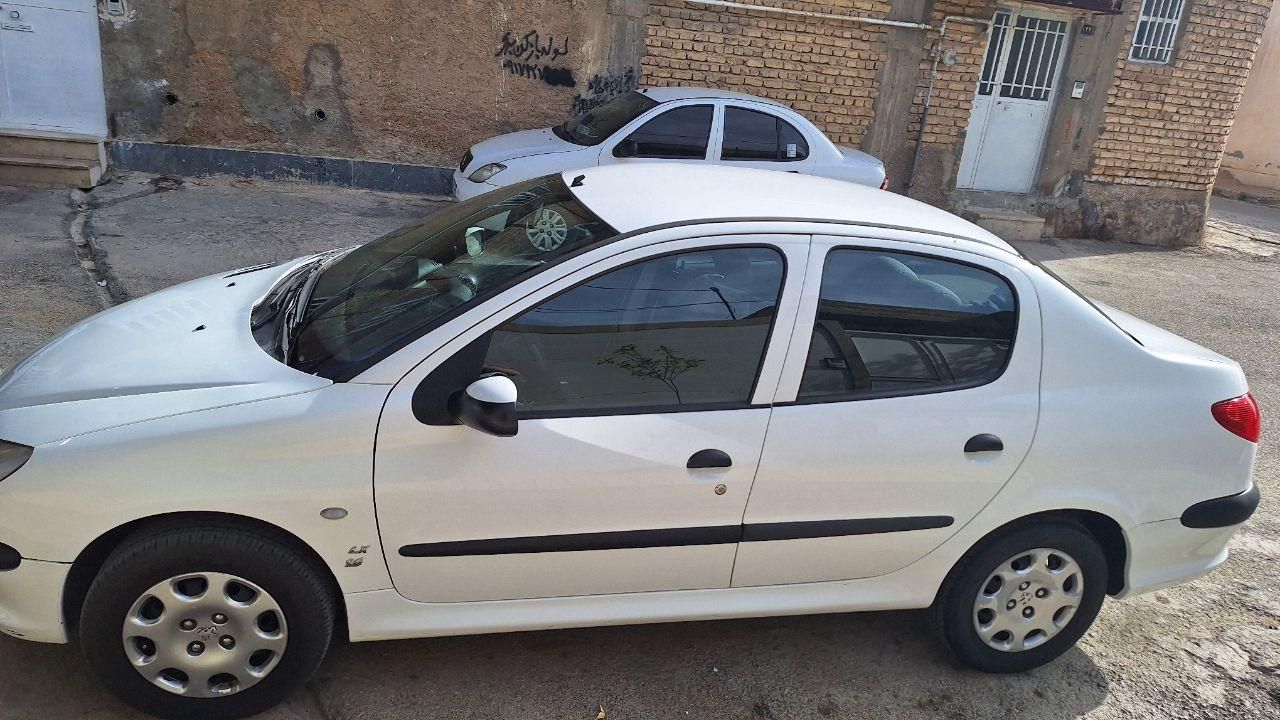 پژو ۲۰۶ صندوق دار v8 - 1395