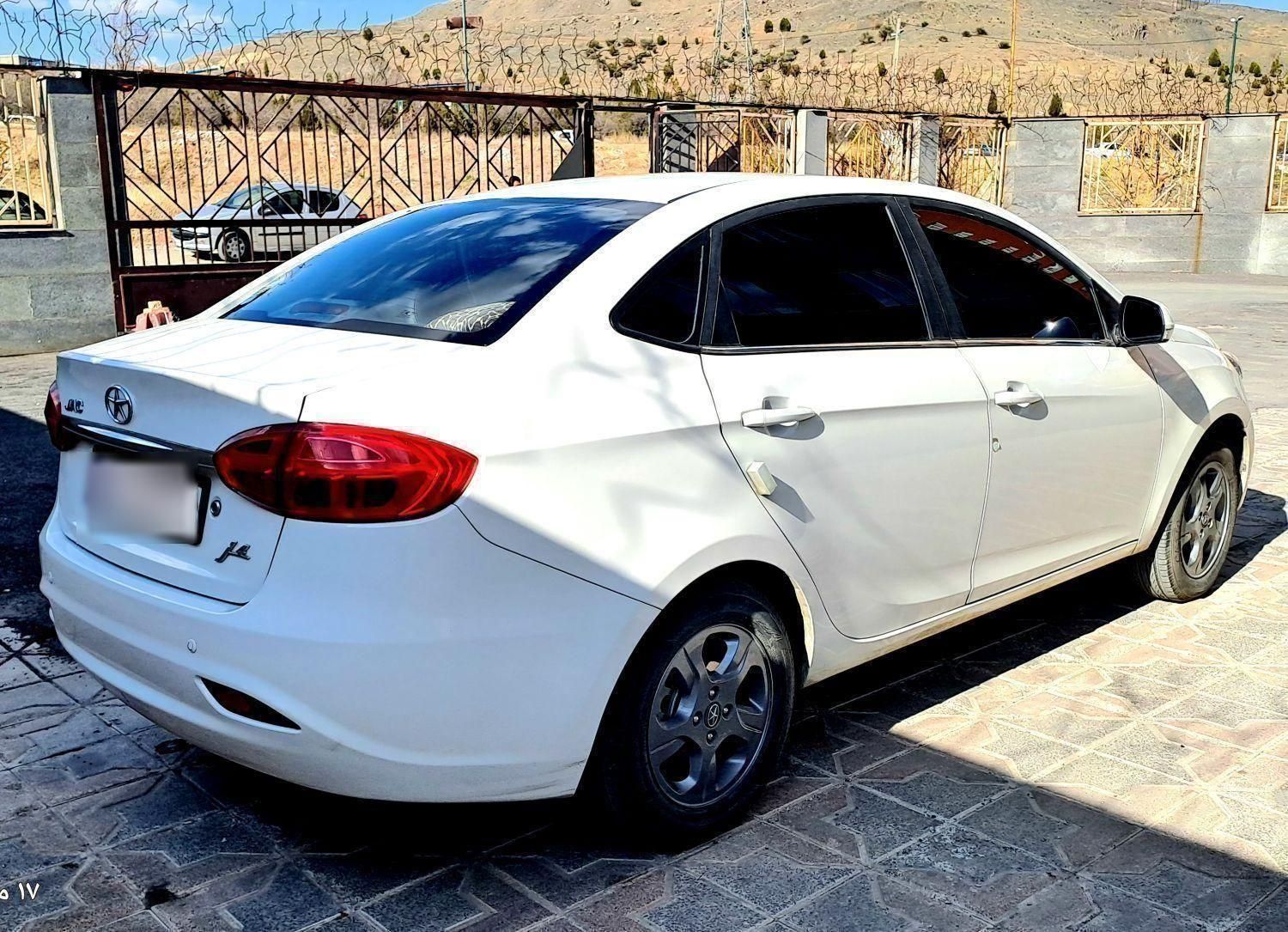 جک J4 اتوماتیک ساده - 1402