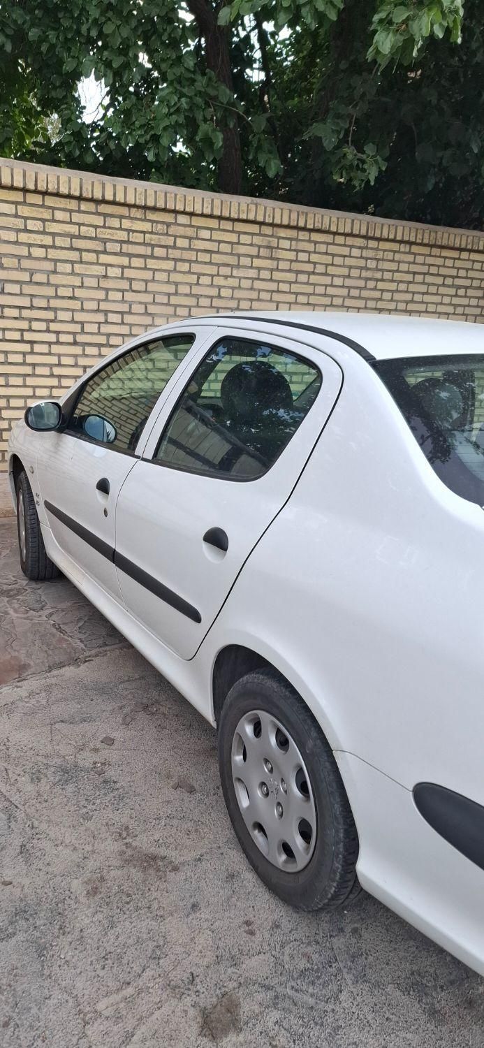 پژو ۲۰۶ صندوق دار v8 - 1397