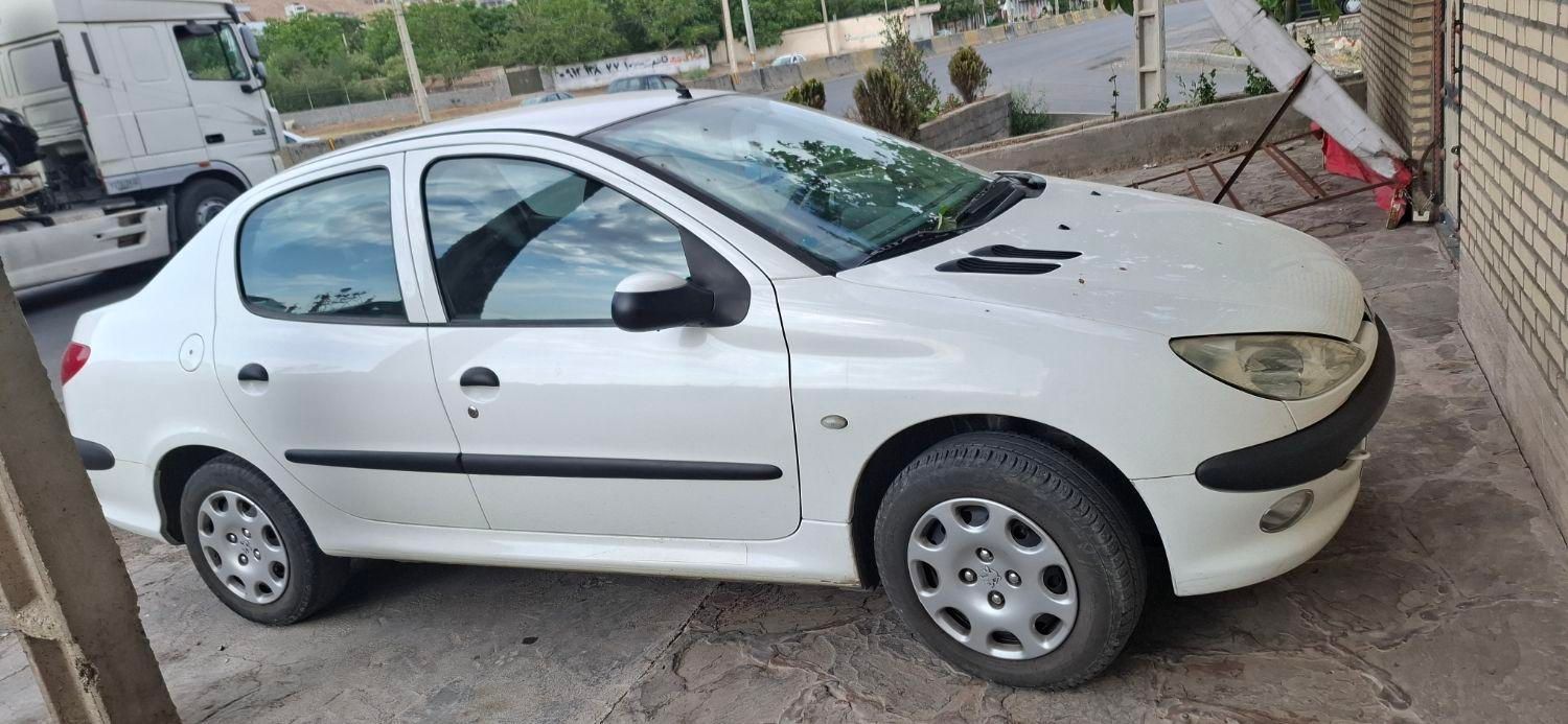 پژو ۲۰۶ صندوق دار v8 - 1397