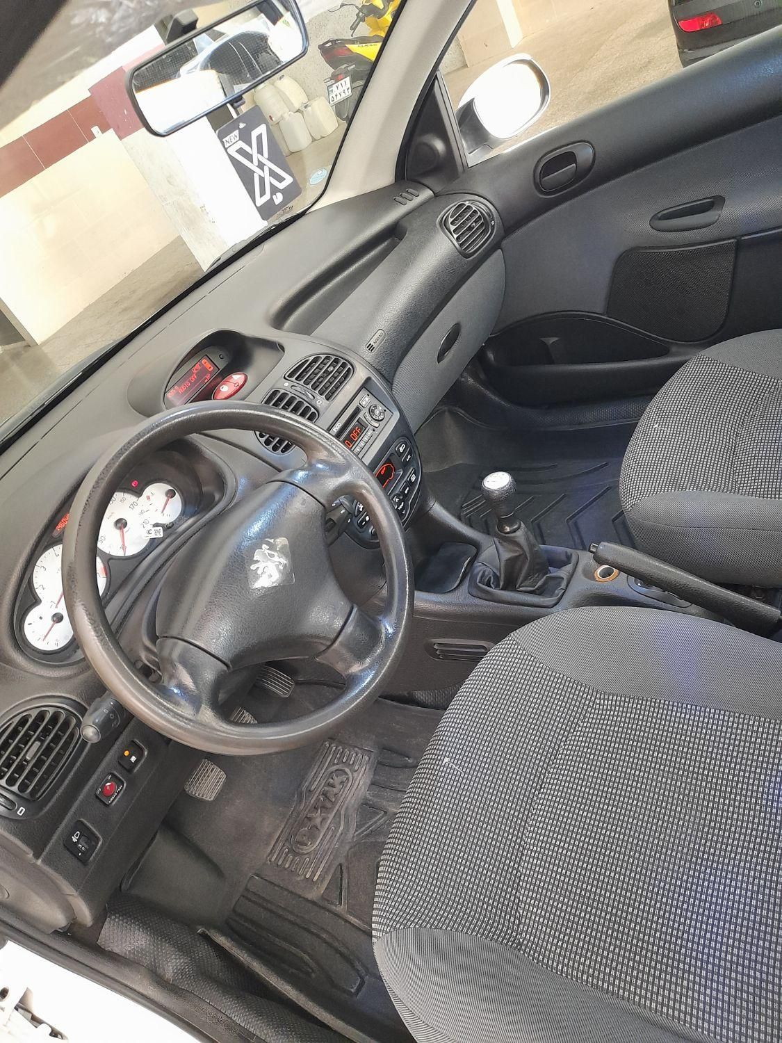 پژو ۲۰۶ صندوق دار v8 - 1396