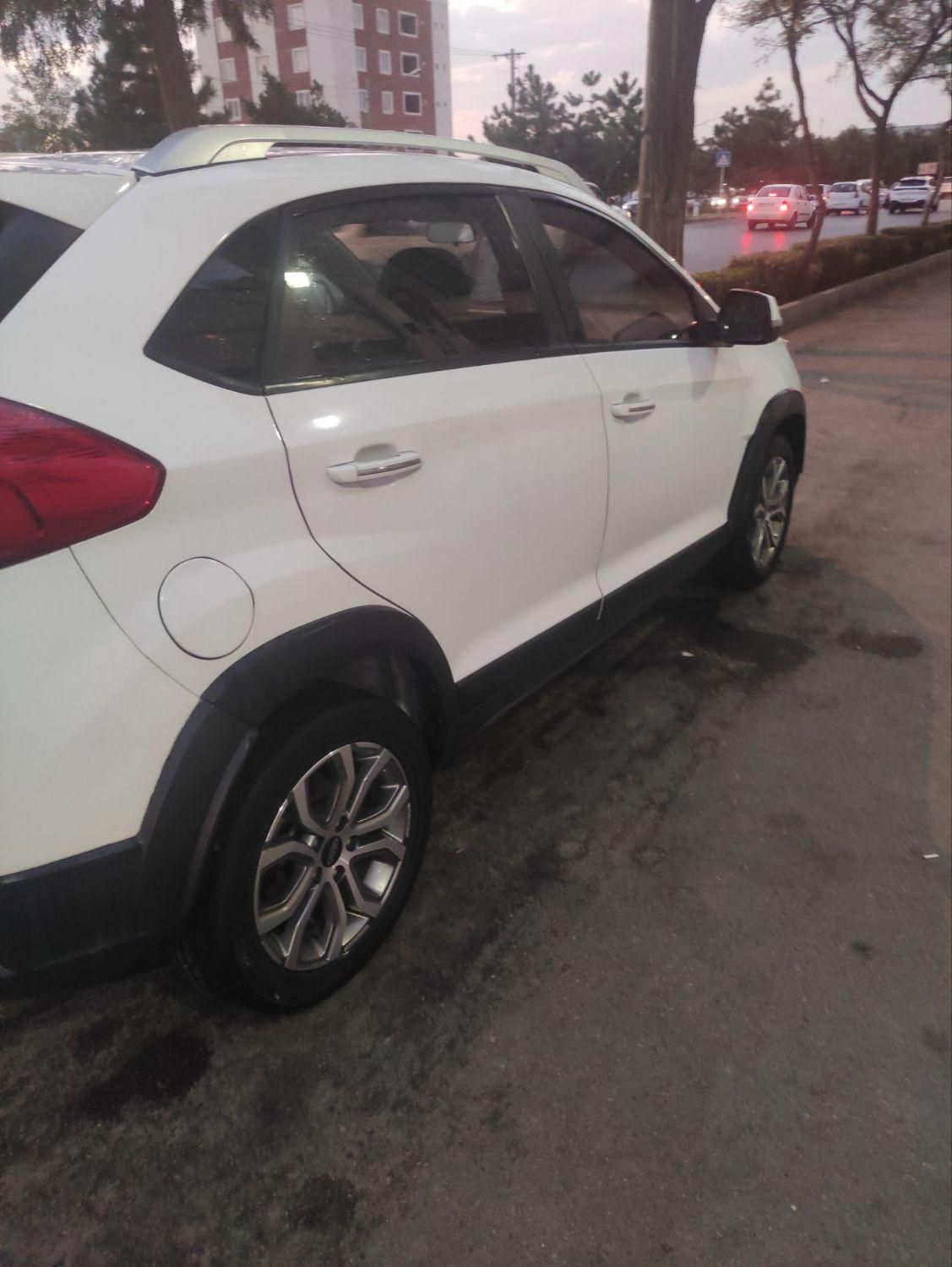 ام وی ام X22 دنده‌ای لاکچری - 1396