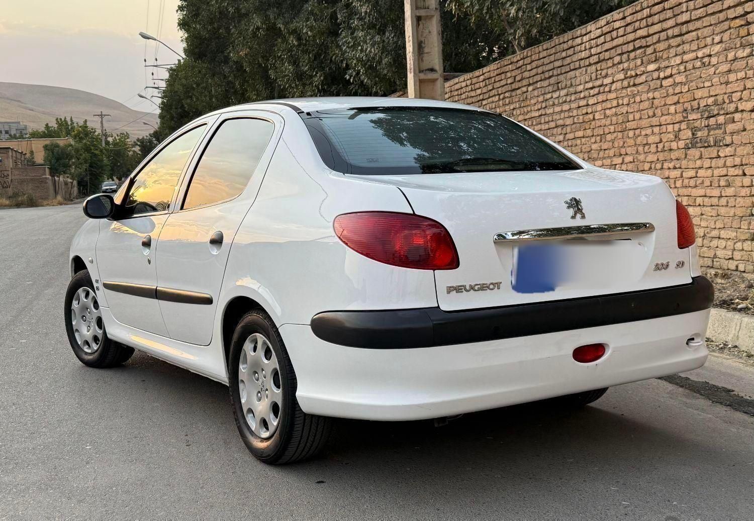 پژو ۲۰۶ صندوق دار v8 - 1397