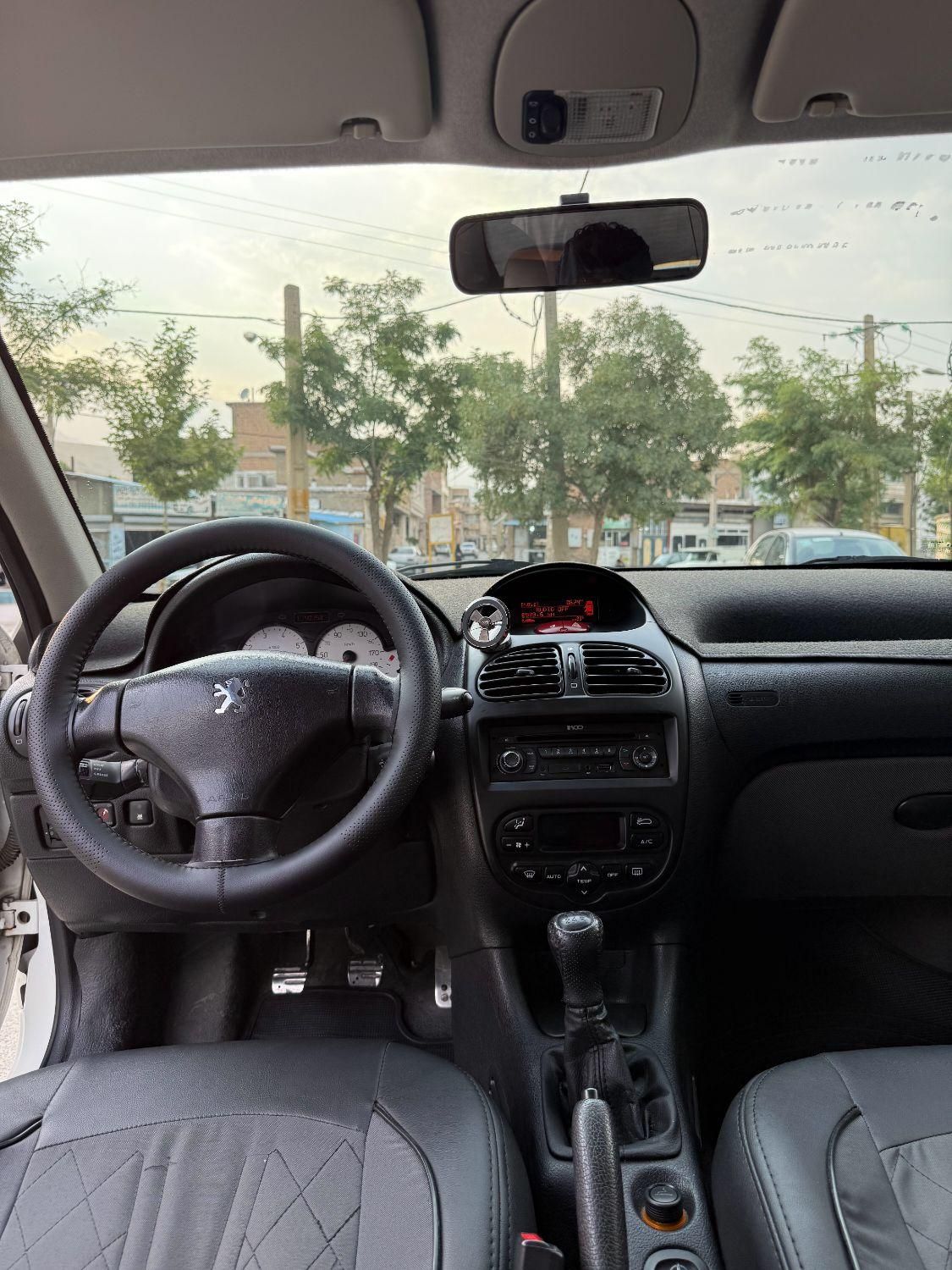 پژو ۲۰۶ صندوق دار v8 - 1397