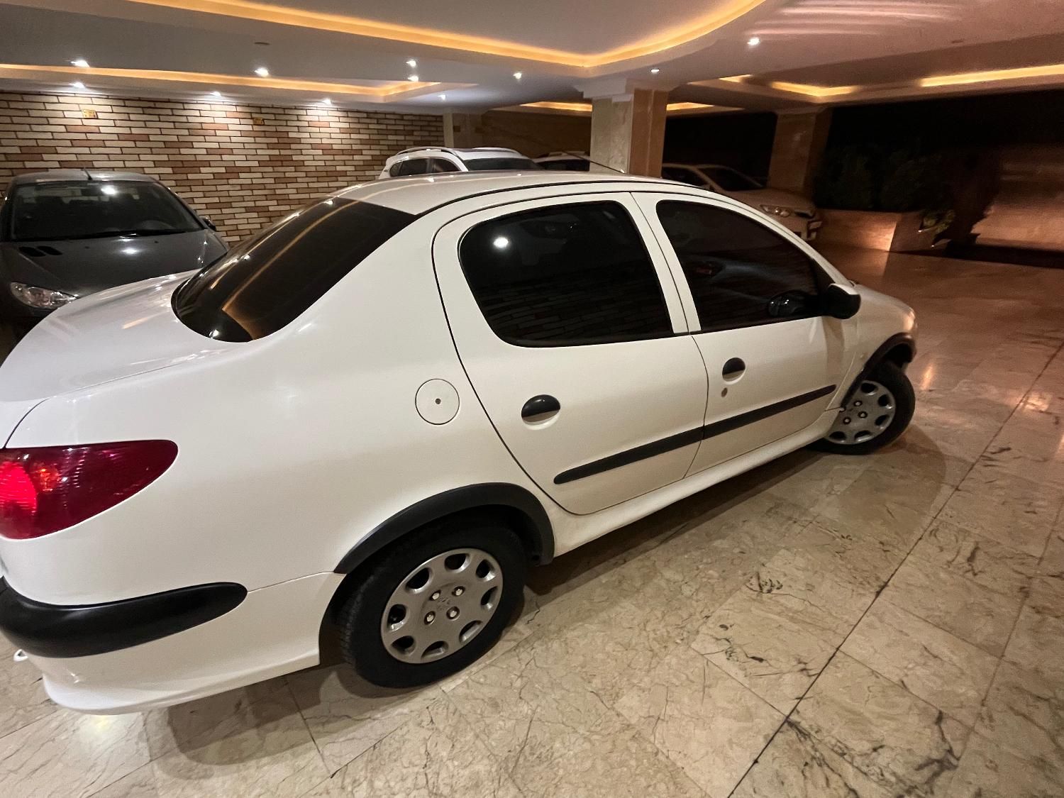 پژو ۲۰۶ صندوق دار v8 - 1394