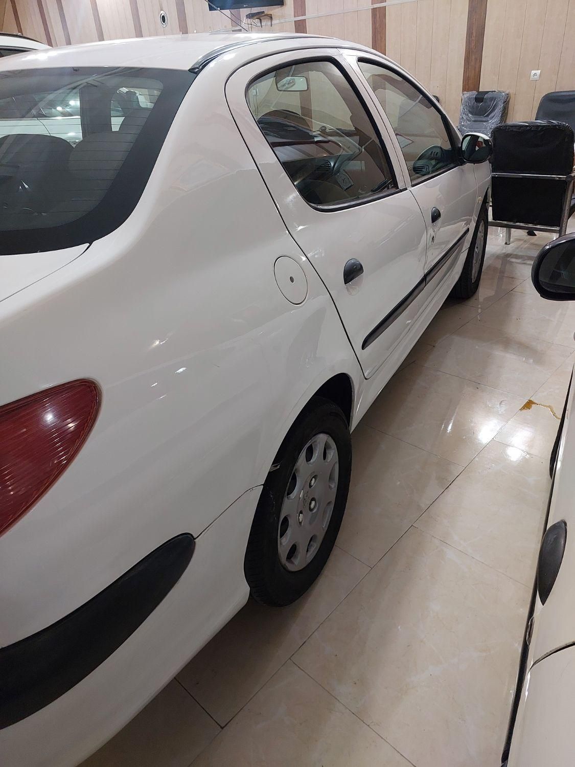 پژو ۲۰۶ صندوق دار v8 - 1391