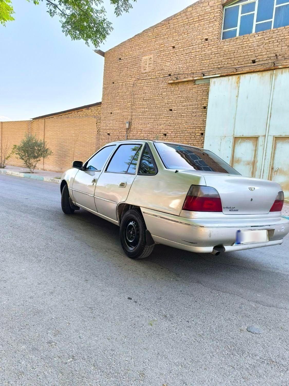 دوو سیلو سدان - 1381
