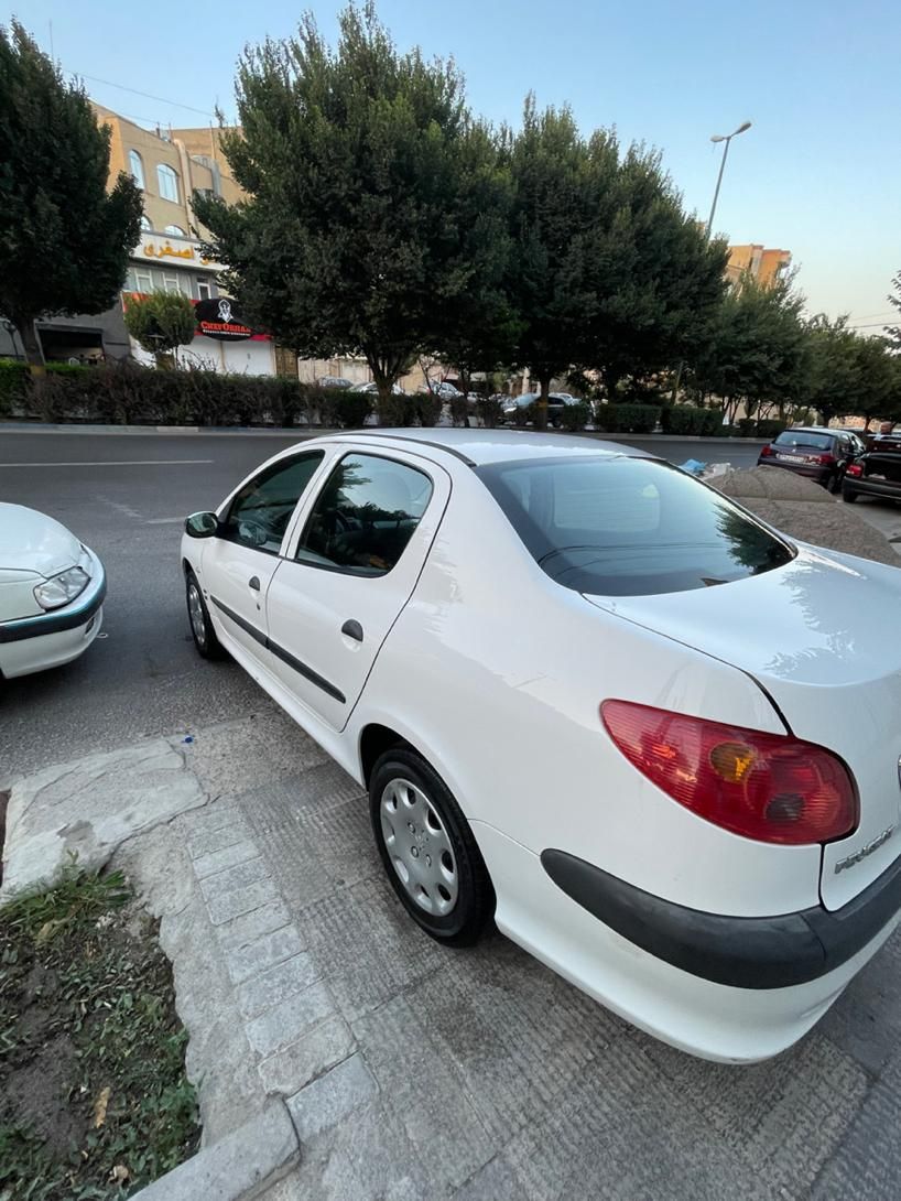 پژو ۲۰۶ صندوق دار v8 - 1394