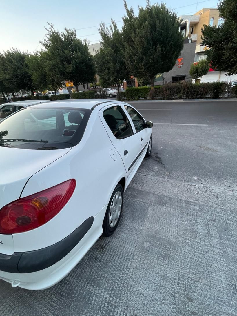 پژو ۲۰۶ صندوق دار v8 - 1394