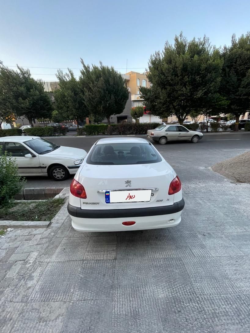 پژو ۲۰۶ صندوق دار v8 - 1394