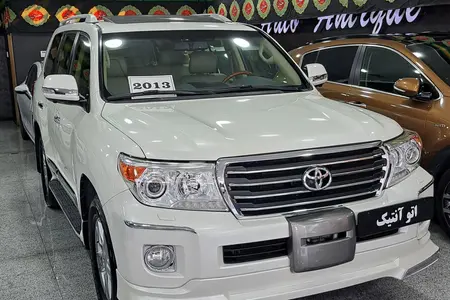 تویوتا لندکروز GXR نسل ۵ - 2013