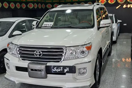 تویوتا لندکروز GXR نسل ۵ - 2013