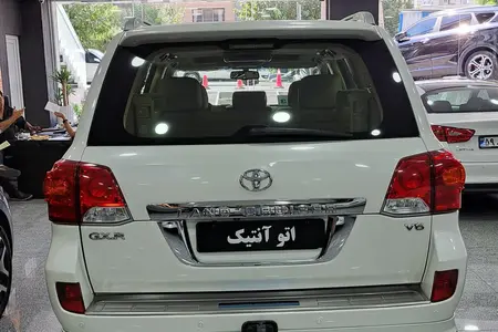 تویوتا لندکروز GXR نسل ۵ - 2013