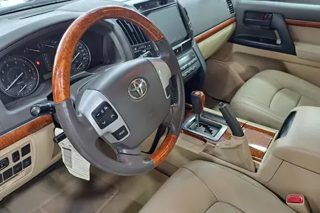 تویوتا لندکروز GXR نسل ۵ - 2013