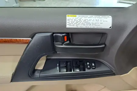 تویوتا لندکروز GXR نسل ۵ - 2013