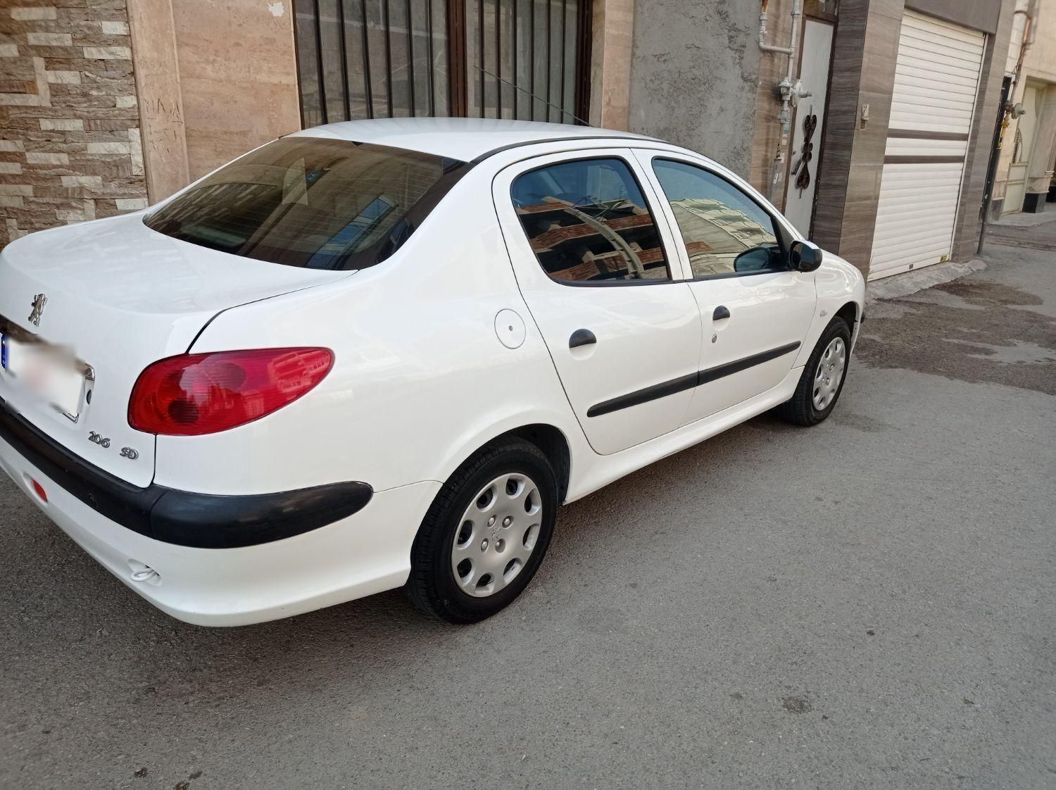 پژو ۲۰۶ صندوق دار v8 - 1395