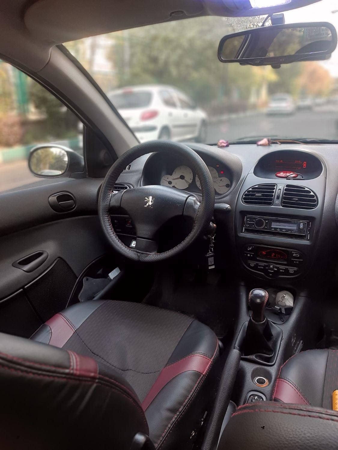 پژو ۲۰۶ صندوق دار v8 - 1396