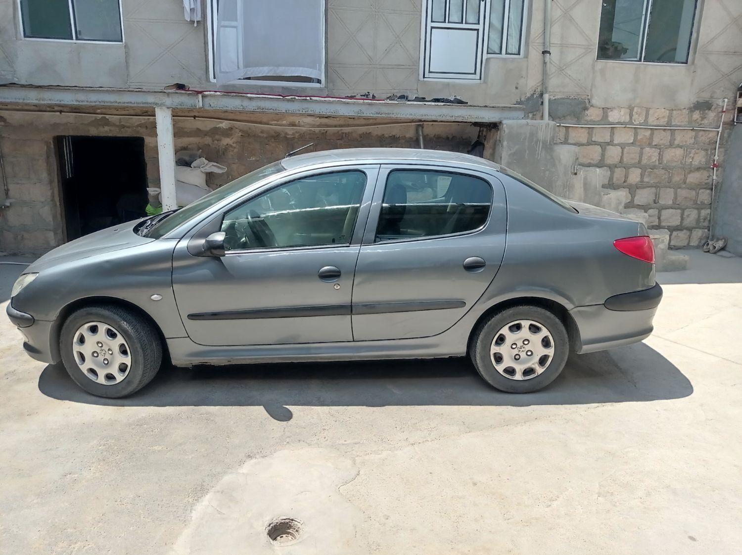 پژو ۲۰۶ صندوق دار v8 - 1390