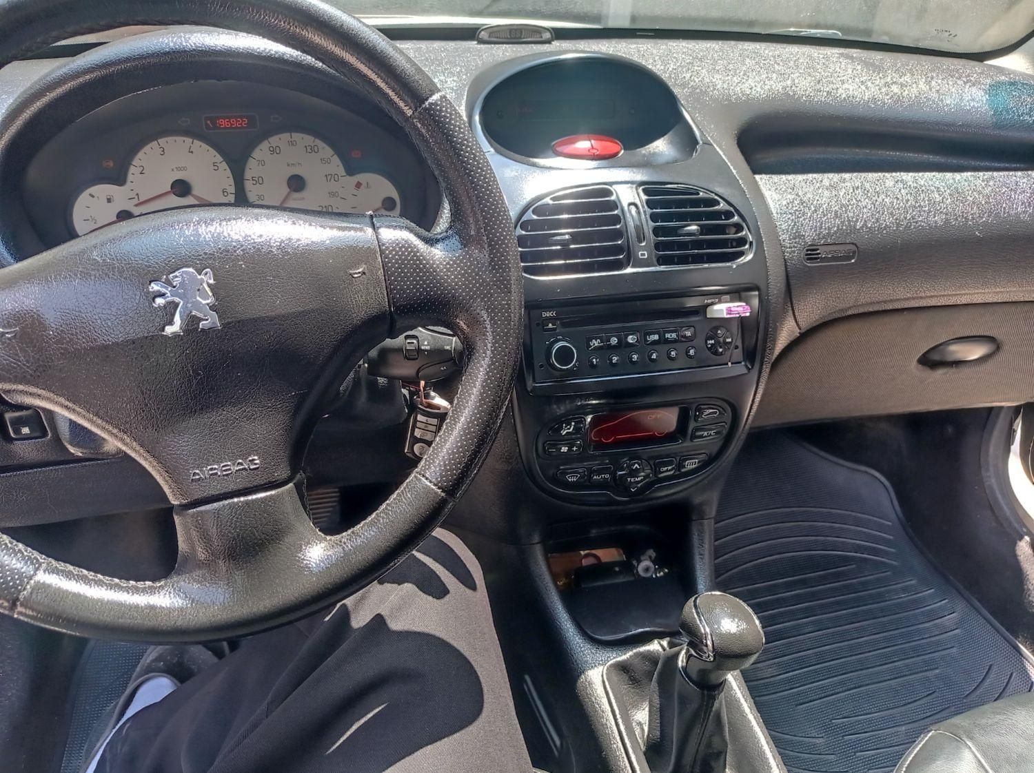 پژو ۲۰۶ صندوق دار v8 - 1390