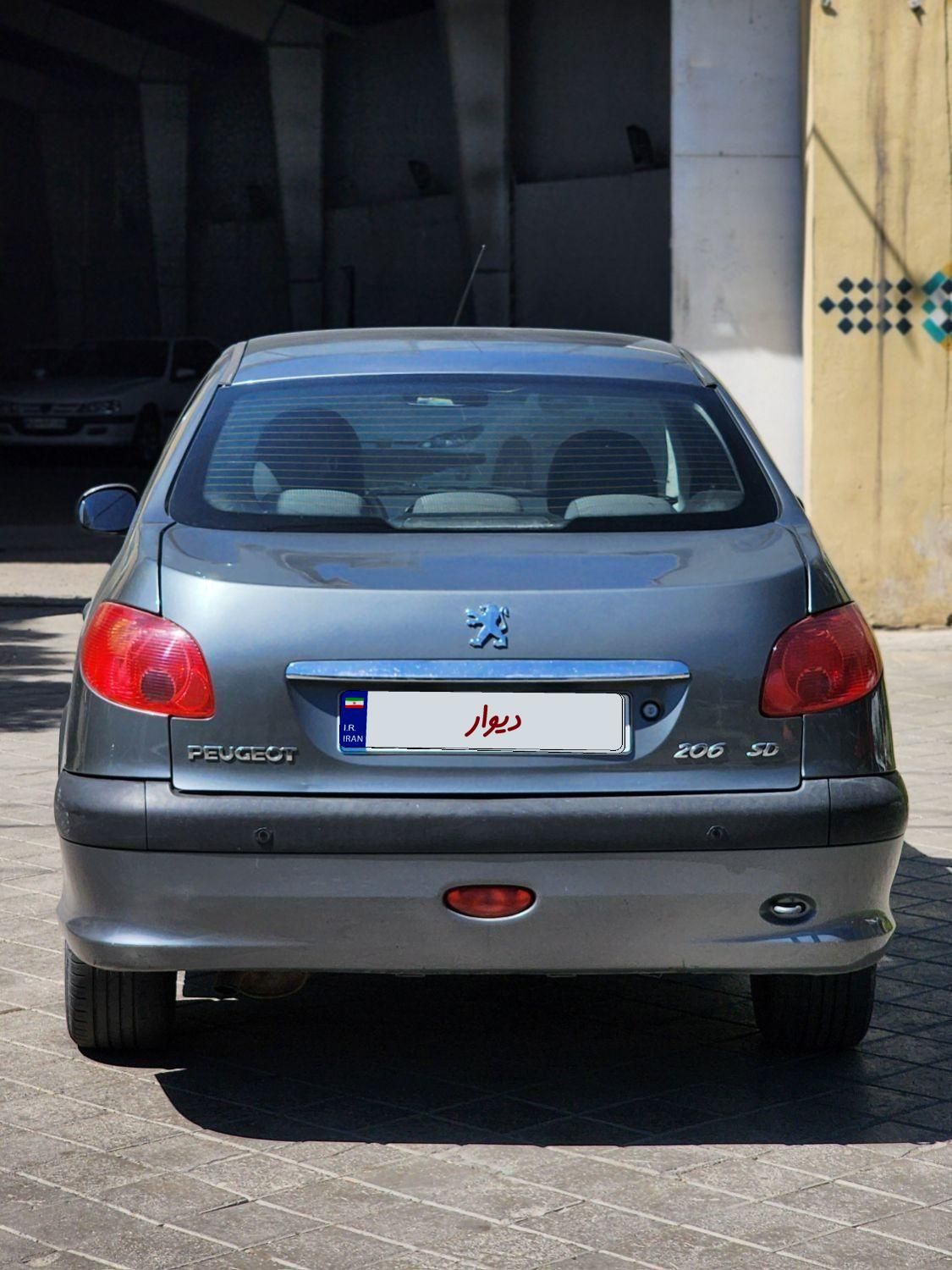 پژو ۲۰۶ صندوق دار v8 - 1393