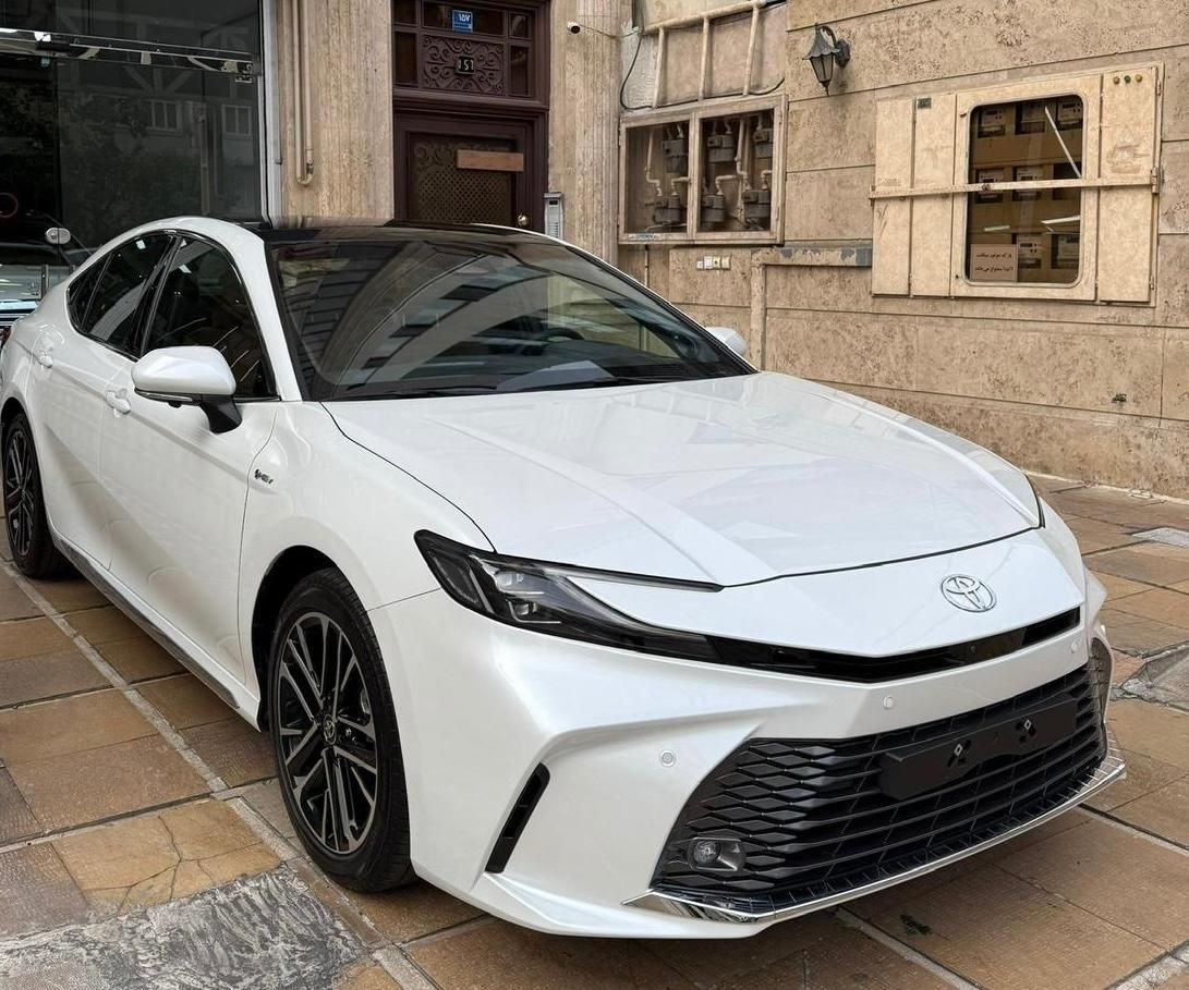 تویوتا کمری XLE - 2025