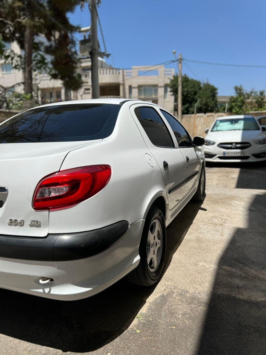 پژو ۲۰۶ صندوق دار v10 - 1390