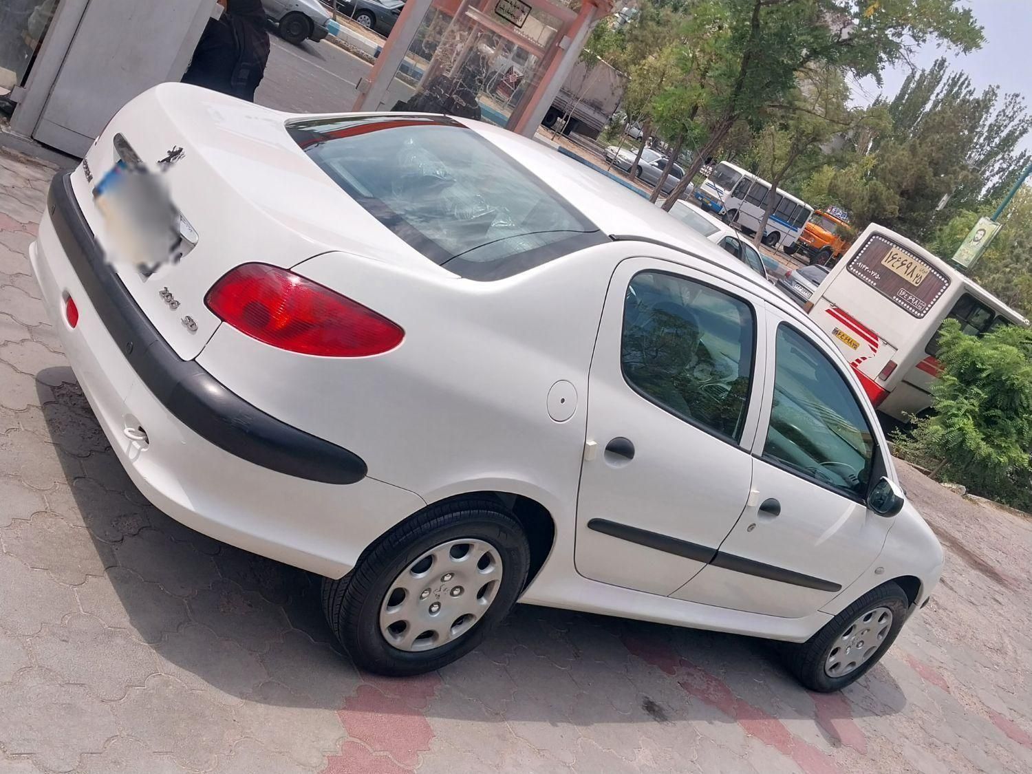 پژو ۲۰۶ صندوق دار v8 - 1397
