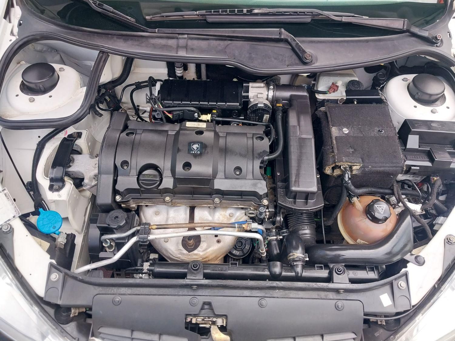 پژو ۲۰۶ صندوق دار v8 - 1397