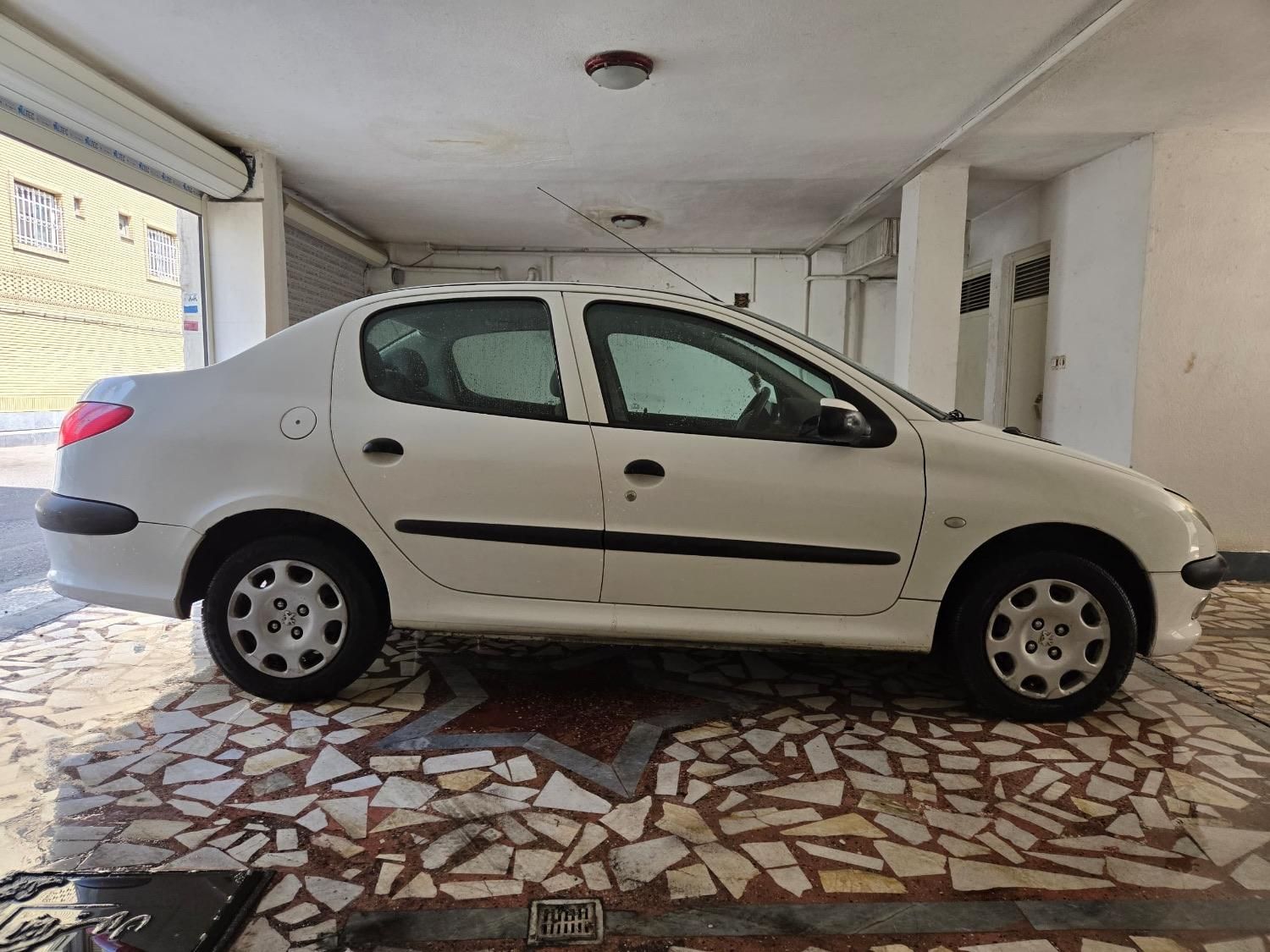 پژو ۲۰۶ صندوق دار v8 - 1395