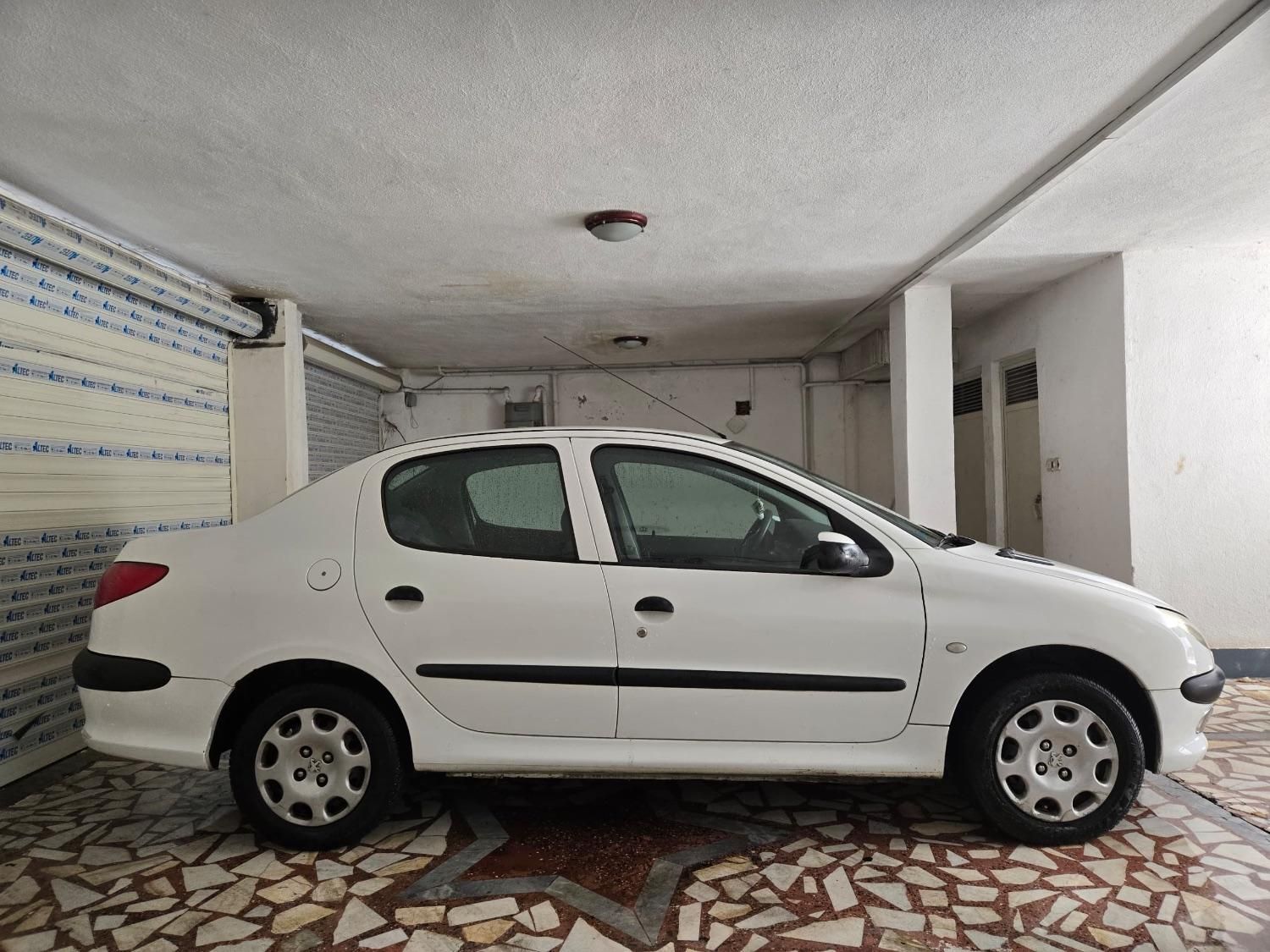 پژو ۲۰۶ صندوق دار v8 - 1395