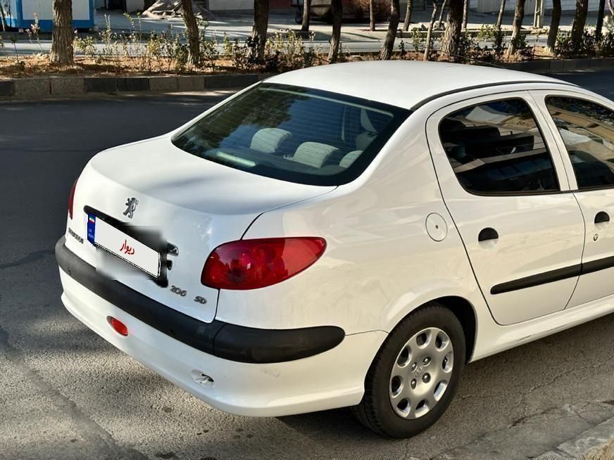 پژو ۲۰۶ صندوق دار v8 - 1395