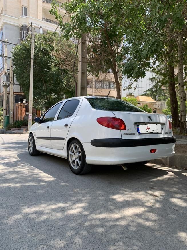 پژو ۲۰۶ صندوق دار v8 - 1394