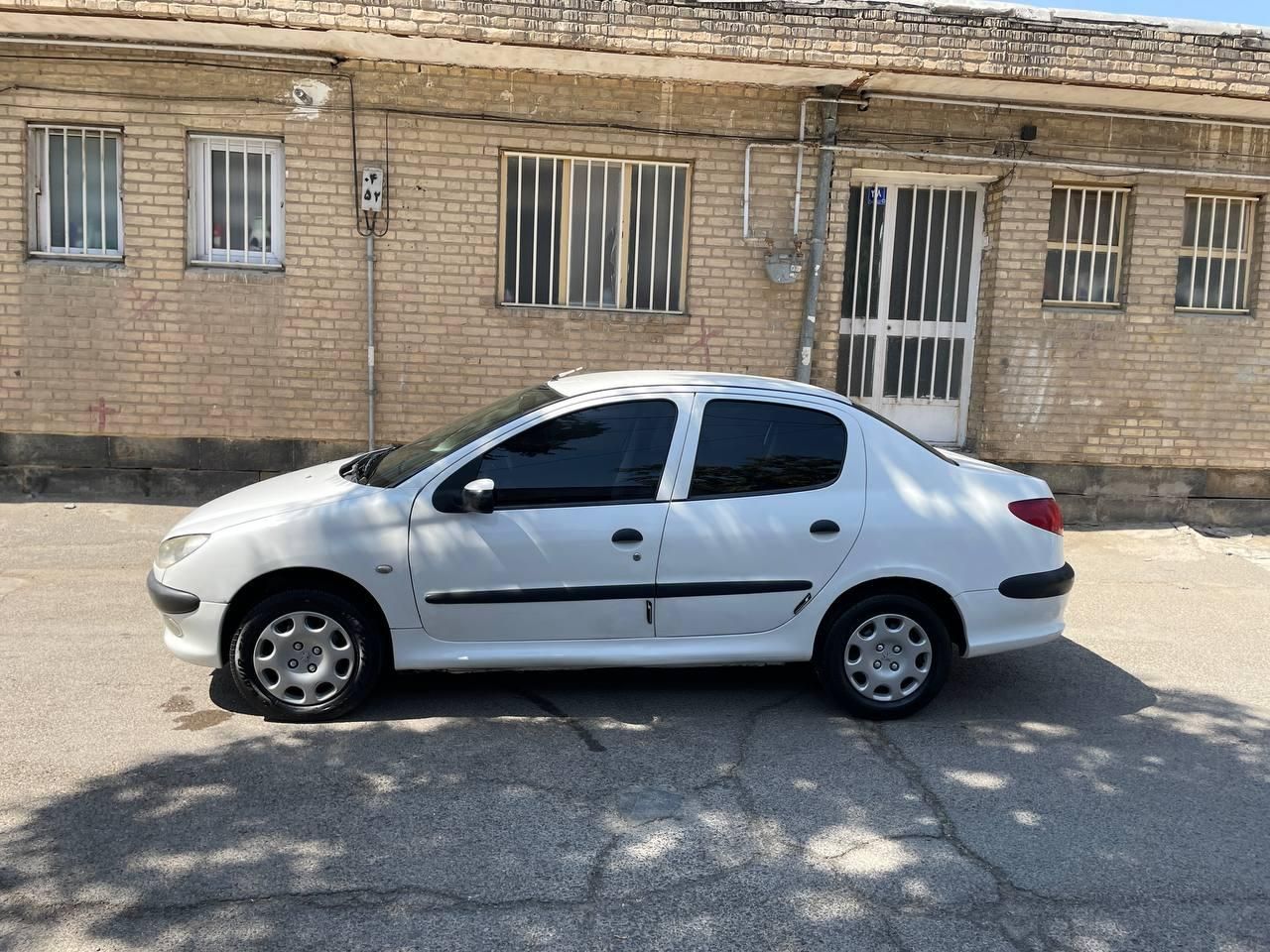 پژو ۲۰۶ صندوق دار v8 - 1390