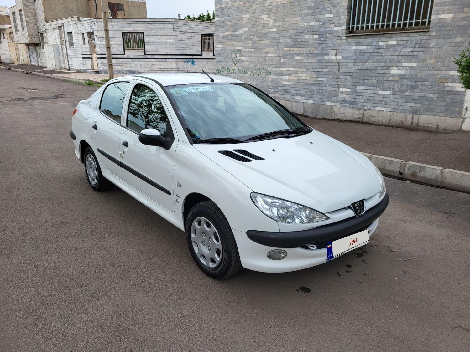 پژو ۲۰۶ صندوق دار v8 - 1393