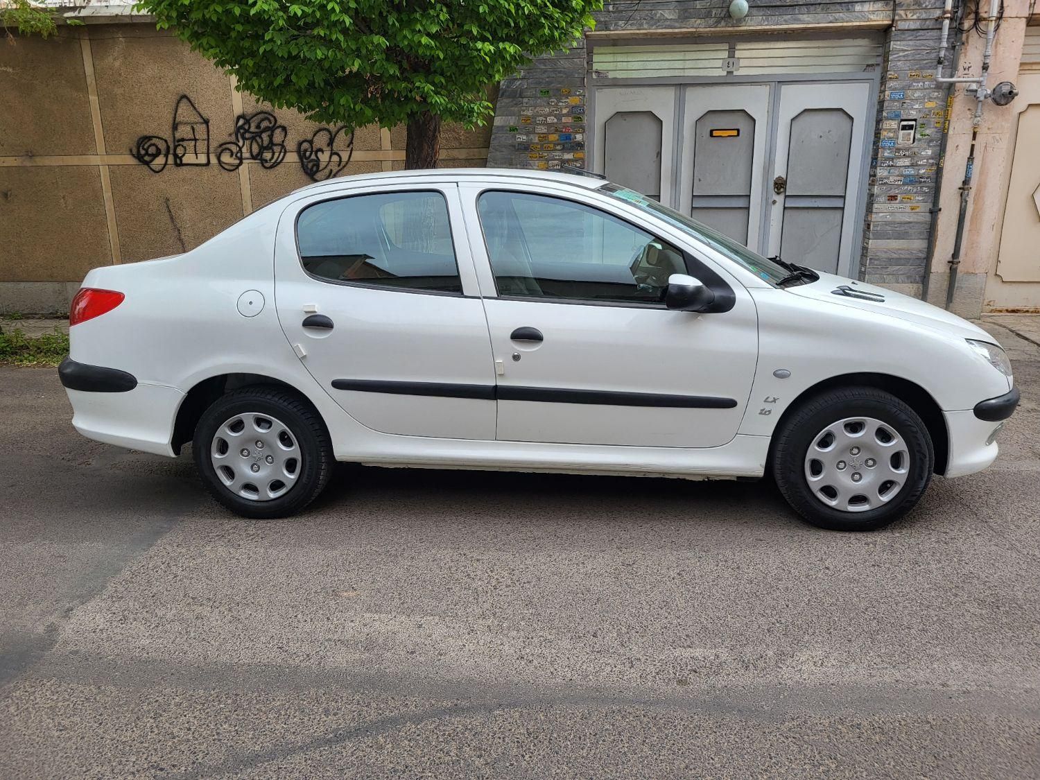 پژو ۲۰۶ صندوق دار v8 - 1393