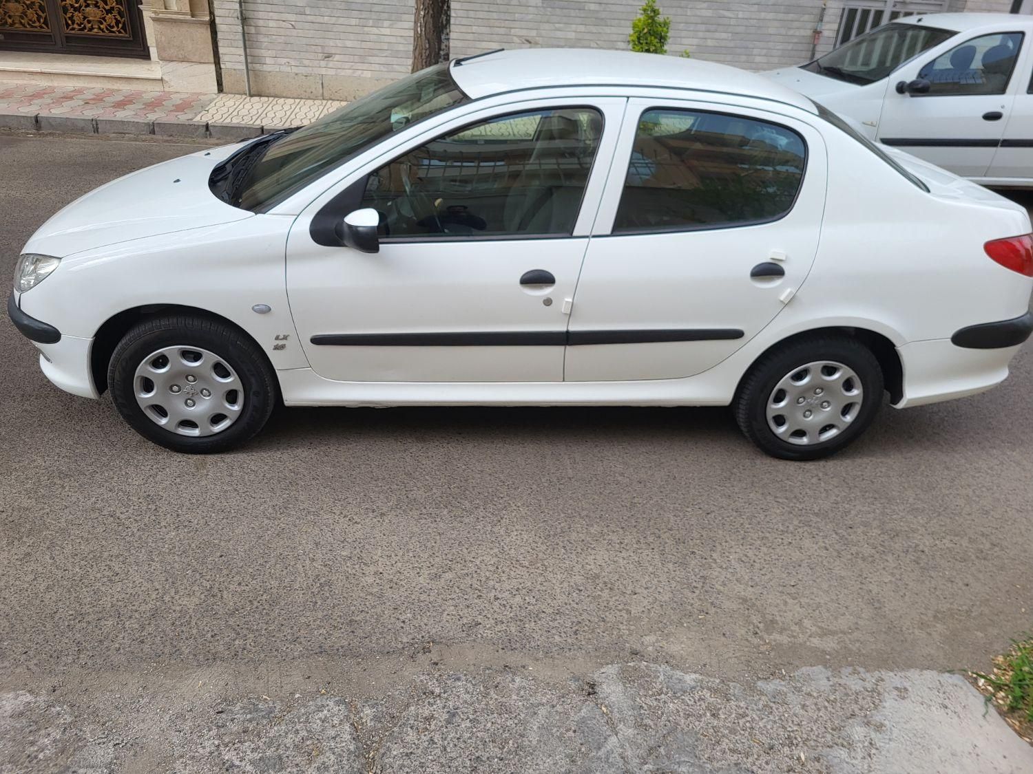 پژو ۲۰۶ صندوق دار v8 - 1393