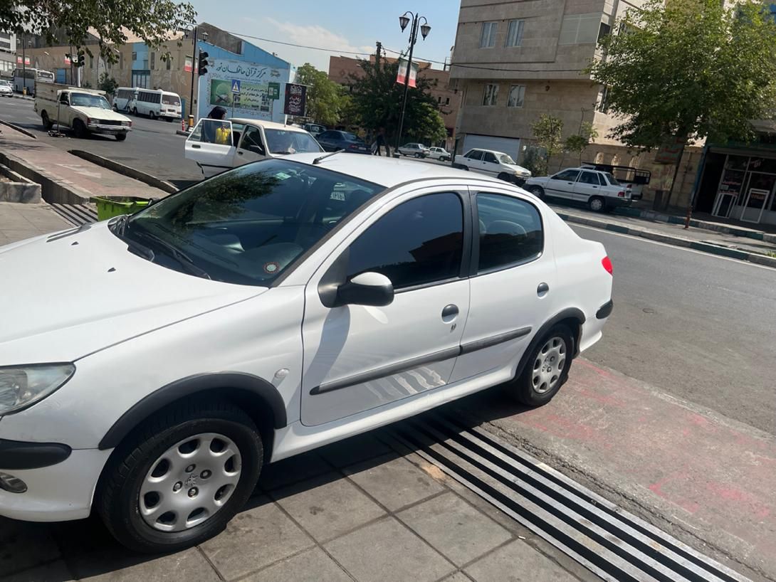 پژو ۲۰۶ صندوق دار v8 - 1390