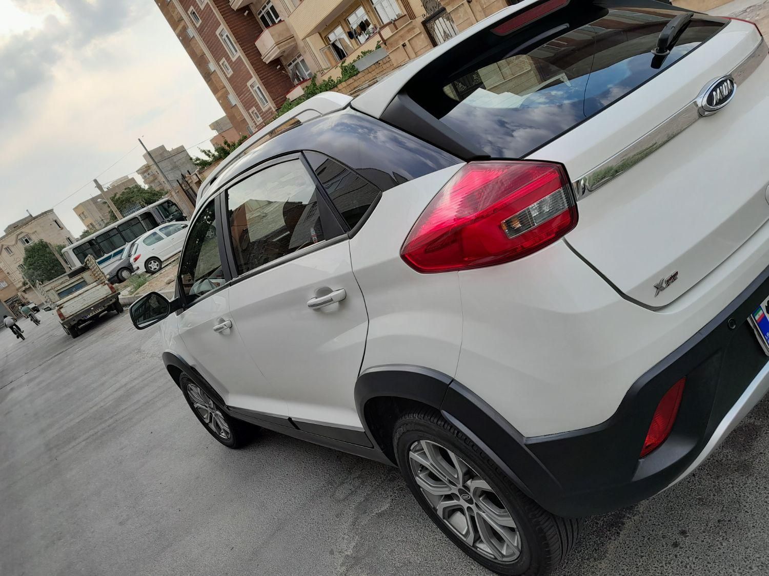 ام وی ام X22 دنده‌ای لاکچری - 1397
