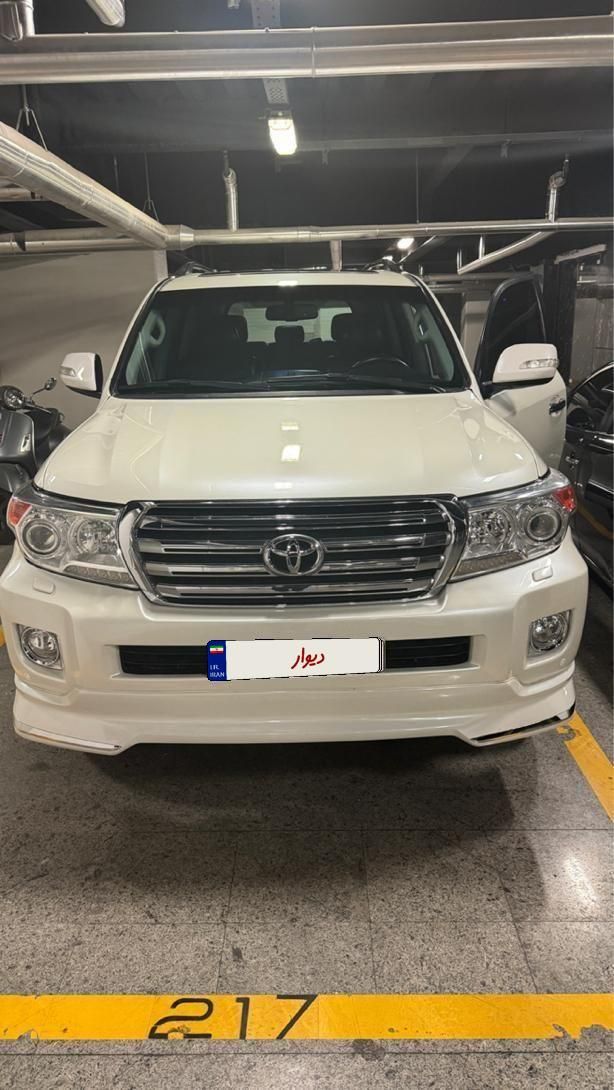 تویوتا لندکروز VXR نسل ۵ - 2010