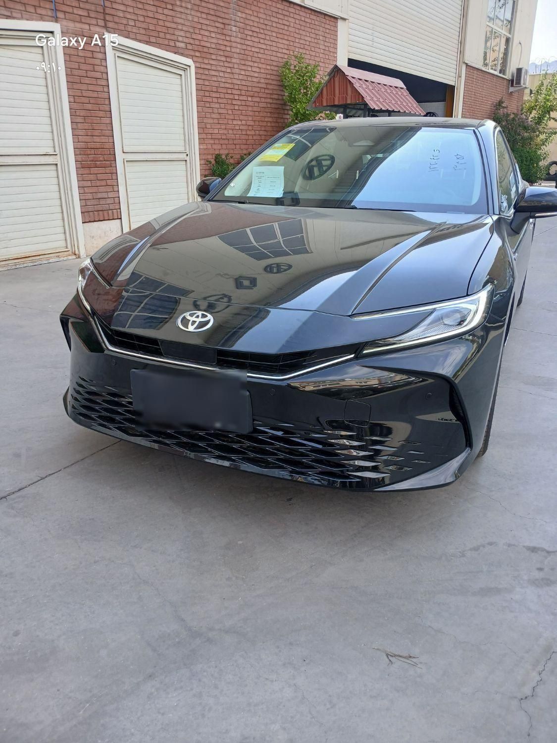 تویوتا کمری XLE - 2025