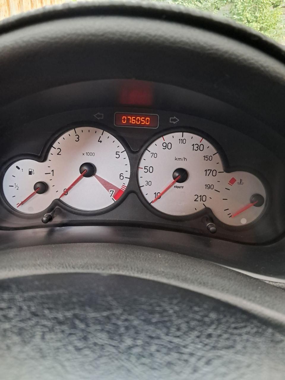 پژو ۲۰۶ صندوق دار v8 - 1397