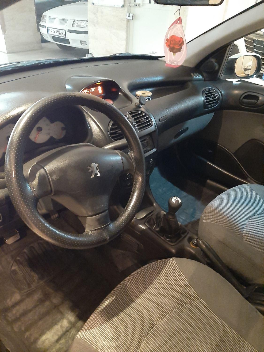 پژو ۲۰۶ صندوق دار v8 - 1393