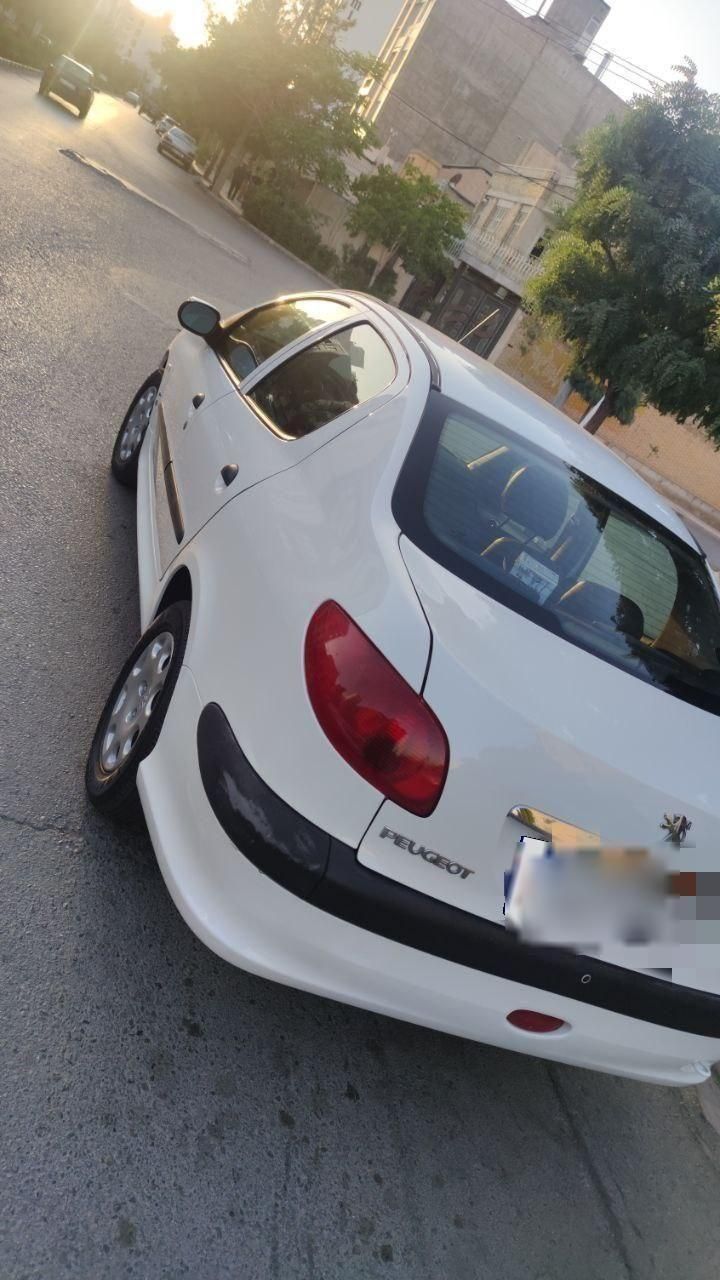 پژو ۲۰۶ صندوق دار v8 - 1392