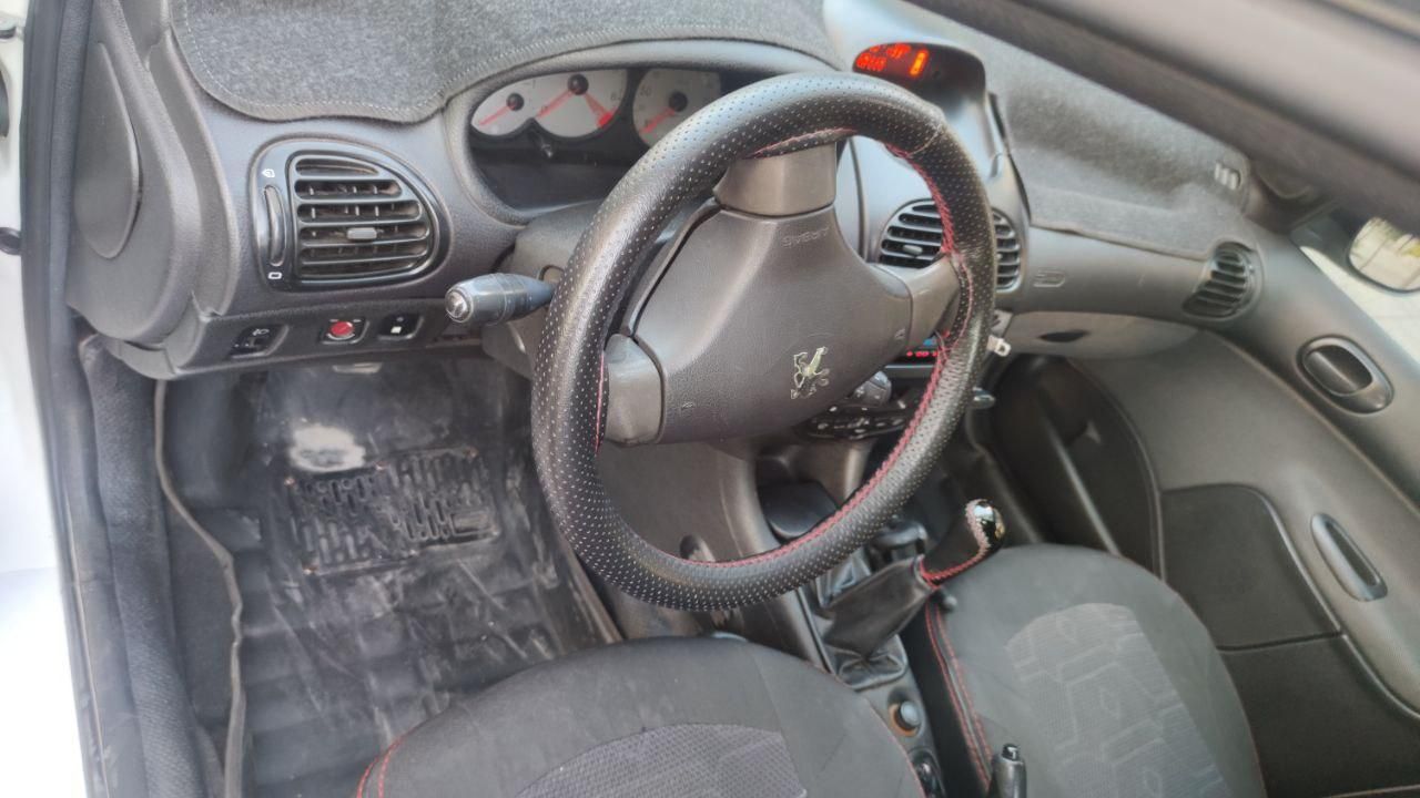 پژو ۲۰۶ صندوق دار v8 - 1392